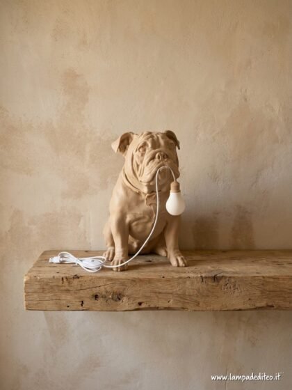 Lampada Oliver, statua bulldog inglese beige 32 cm con lampadina