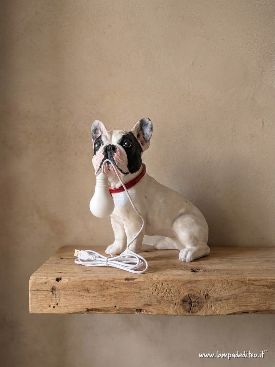 Lampada Olivia – Bulldog Francese Dipinta a Mano 23-24 cm | Statua 3D LED USB